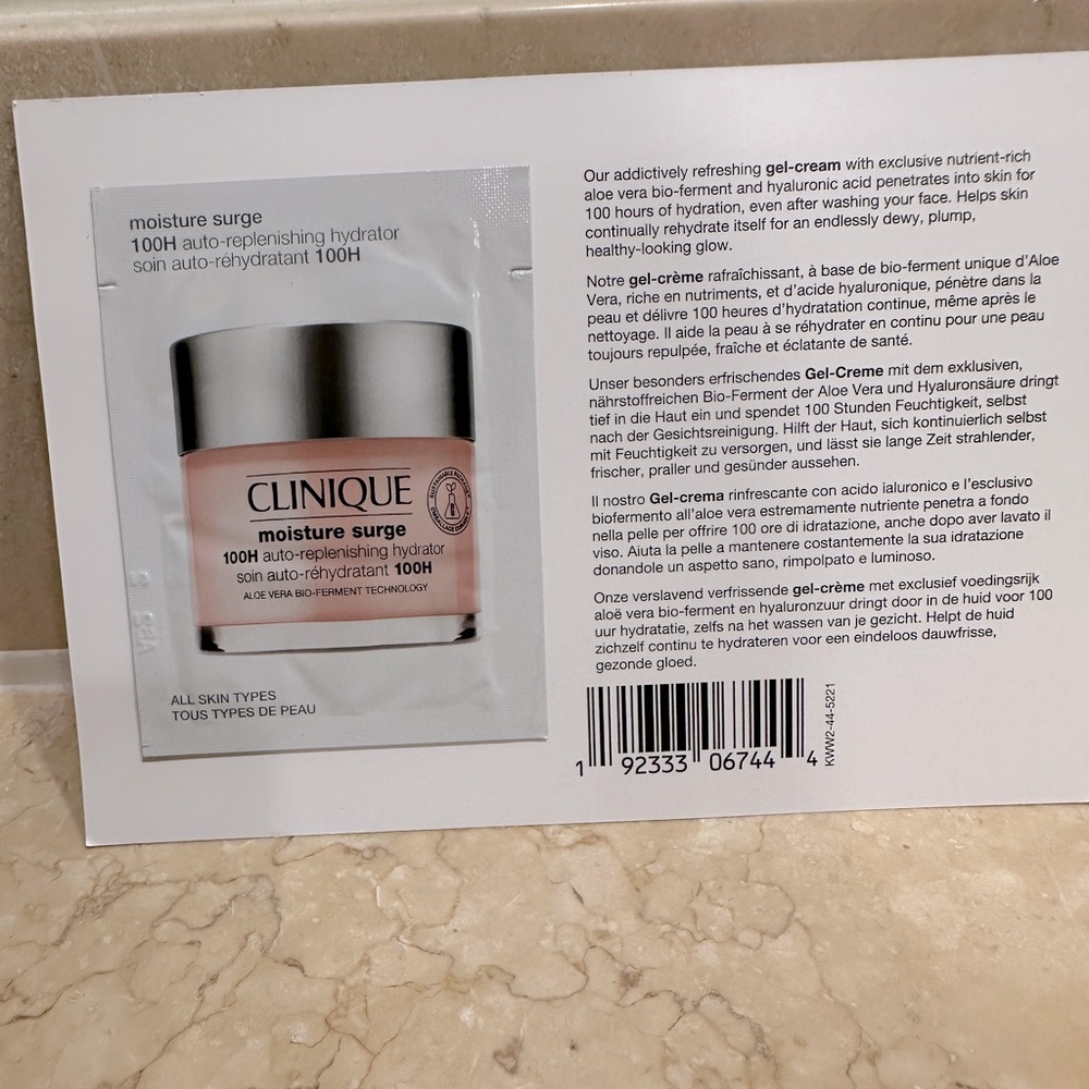 ⭐️5 for $10 Clinique moisture surge